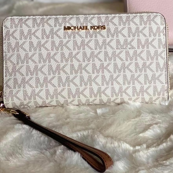 Michael Kors Bundle - Picture 3 of 5